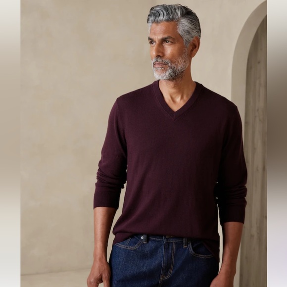 Banana Republic Merino Wool V Neck Sweater - Picture 1 of 6